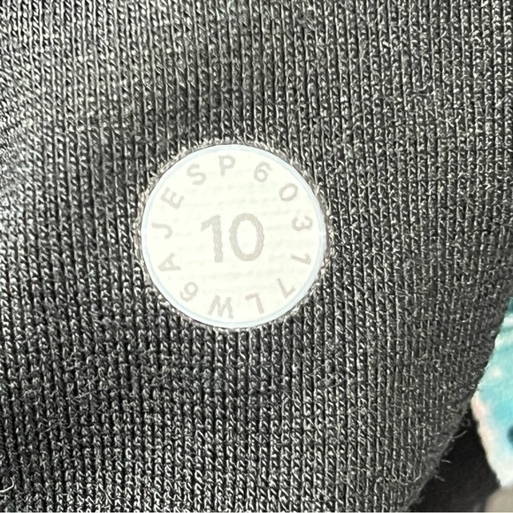 EUC Lululemon | Wunder Under Hi-Rise 1/2 Tight Full-On Luxtreme  Size 10 - Picture 8 of 8